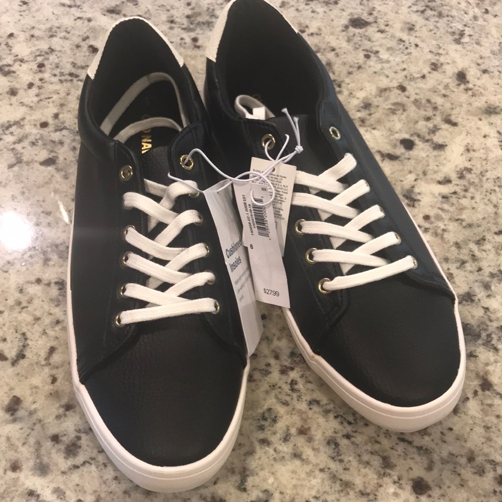 Black sneakers new with tags Old Navy